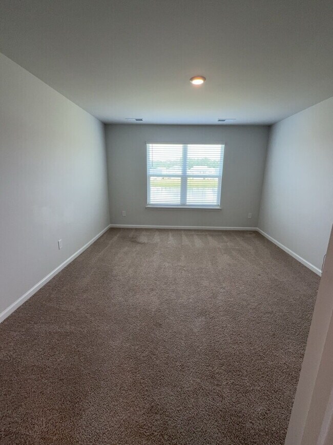 Building Photo - 306 Salvia St