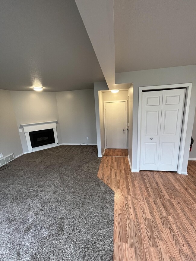 Building Photo - 7992 Green Meadow Ct