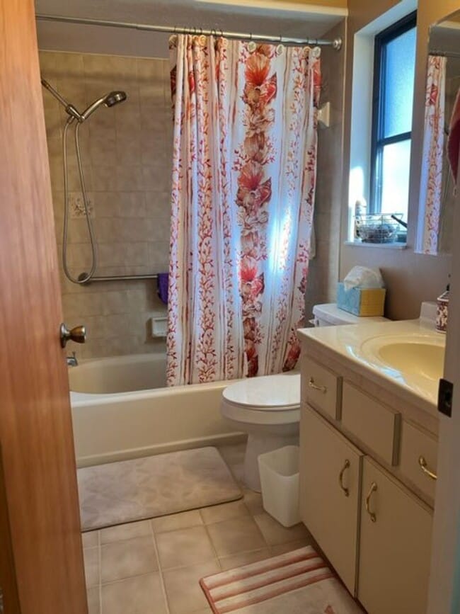 Building Photo - Bring your dog!  2 bedroom, 2 bath, Single family home in South Venice