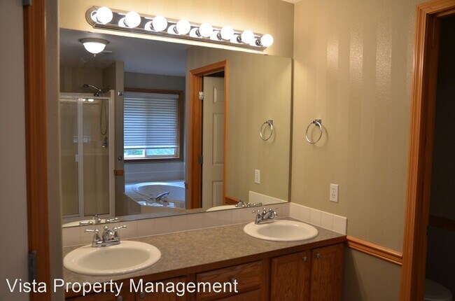 Building Photo - 3 br, 2.5 bath House - 16218 131st Ave Ct E