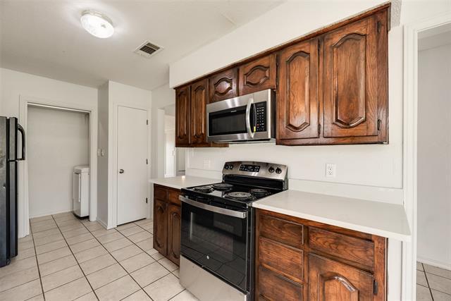 Building Photo - 9625 Cherry St