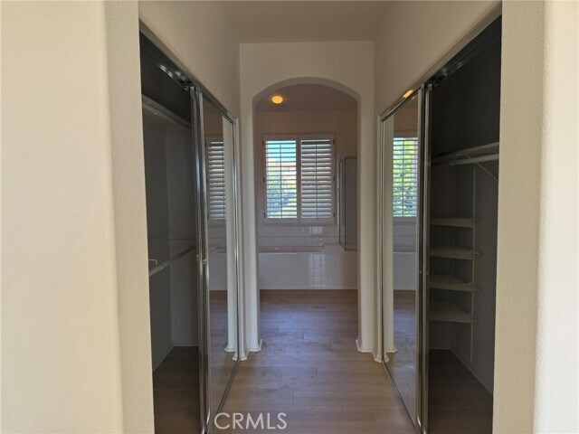Building Photo - 15 Riva Dr