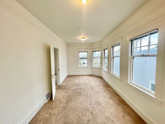 Building Photo - Westwood Park - Stunning 4BR+ / 2 BA Home ...