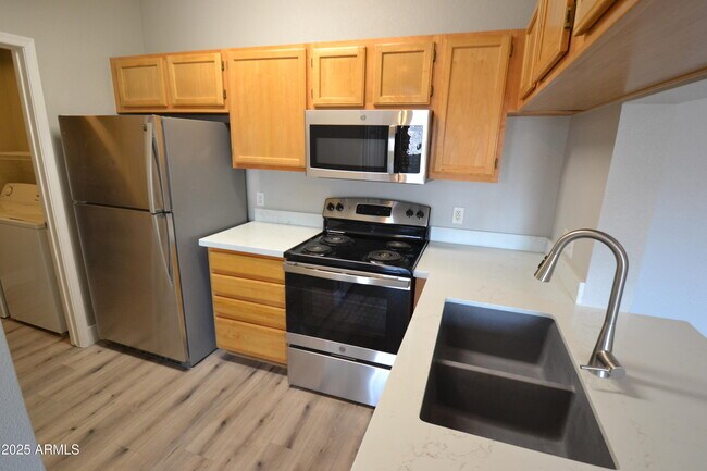 Building Photo - 5401 E Van Buren St