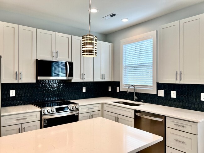 Building Photo - New Construction! Unit B Available!