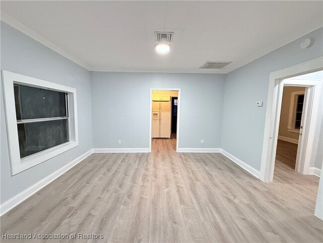 Building Photo - 320 Walnut St