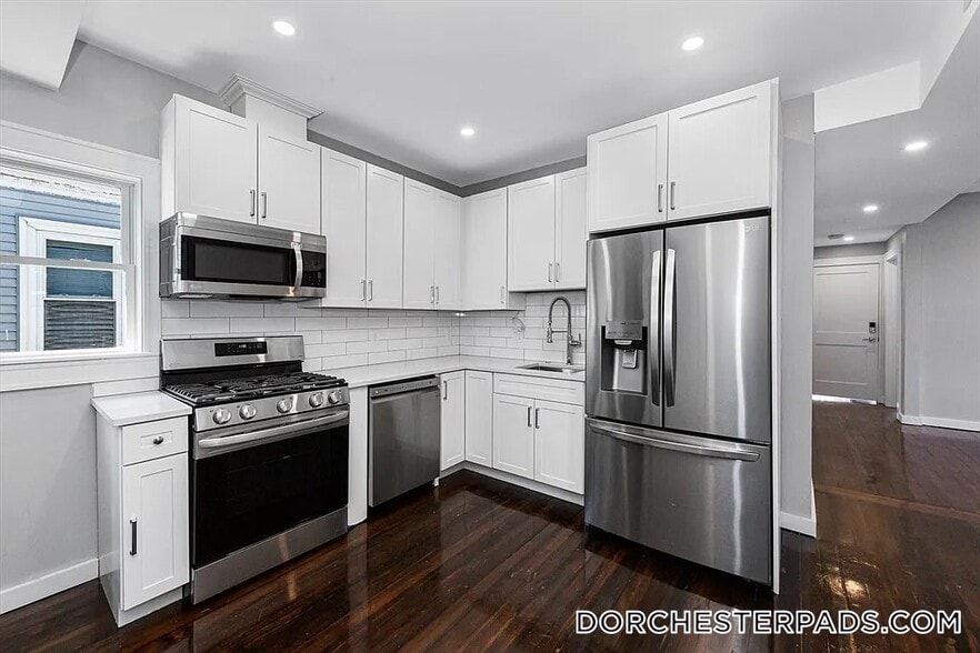 Building Photo - 19 Chase St