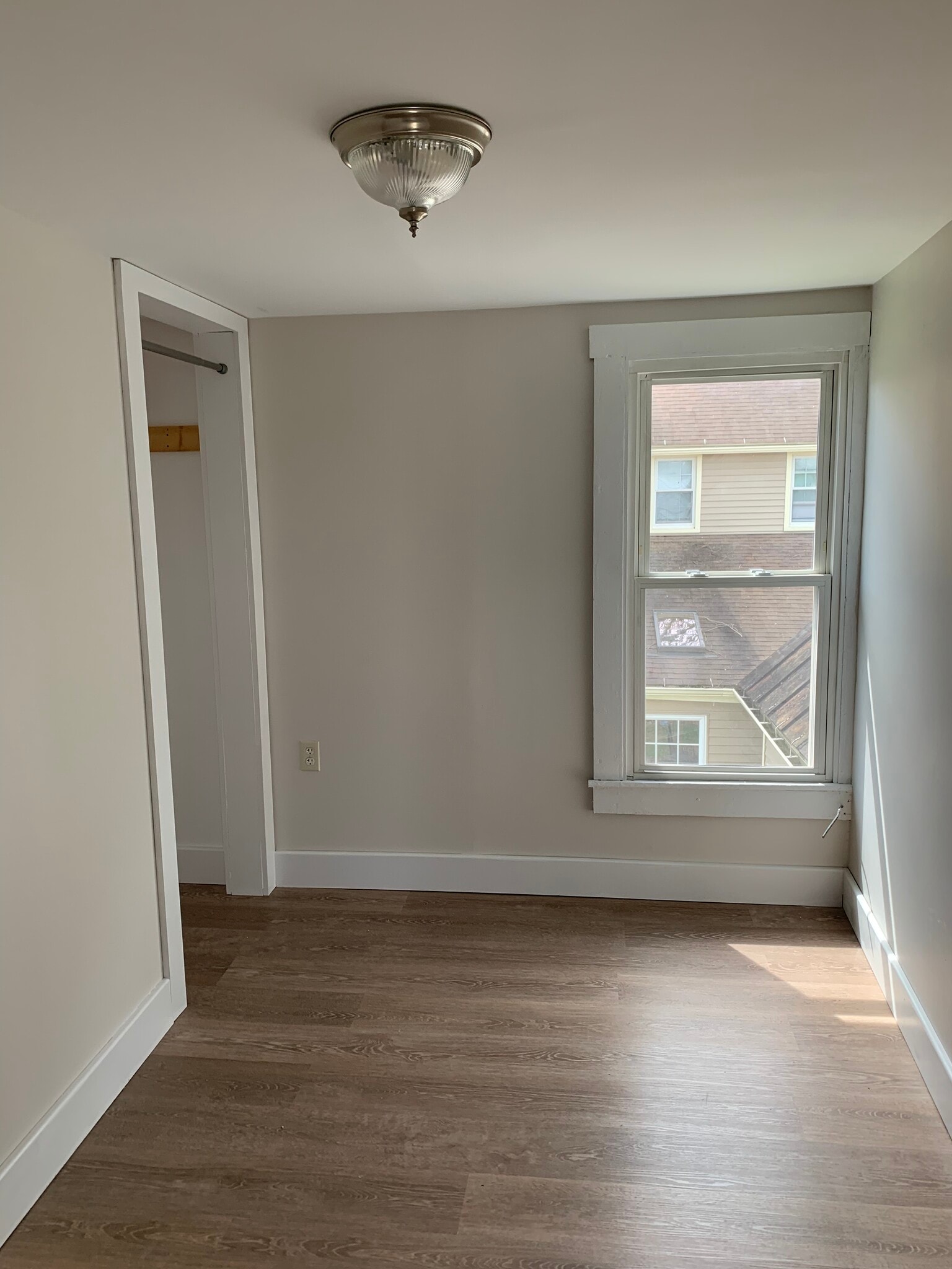 Small bedroom - 103 Green St