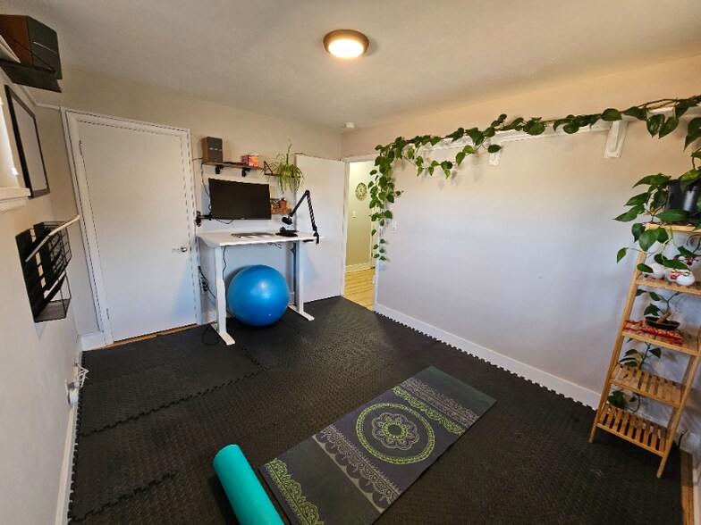 Building Photo - 880 35th St