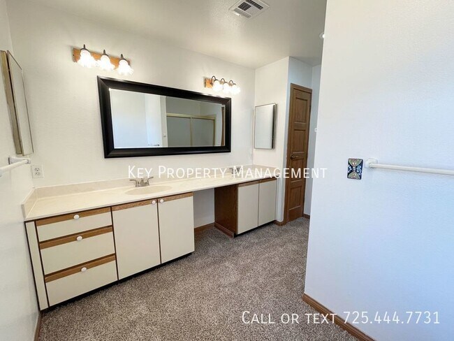 Building Photo - TWO STORY 4 BEDROOM WITH POOL NEAR SPRING ...