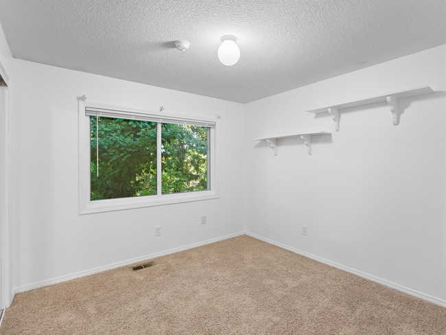 Building Photo - 1107 Meadowview Ct