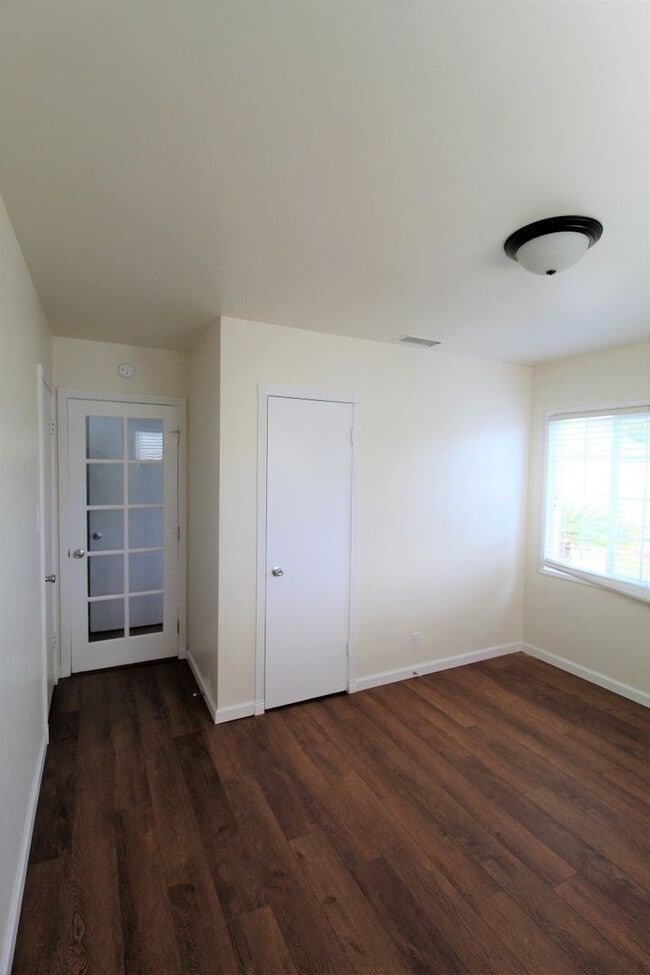 Building Photo - Quaint Midtown Ventura Home