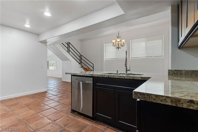 Building Photo - 908 Vegas Valley Dr