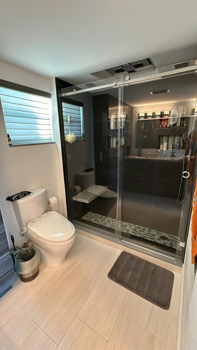 Building Photo - 333 NE 21st Ave