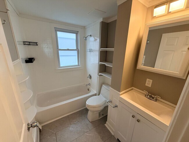 Building Photo - 100 Green St