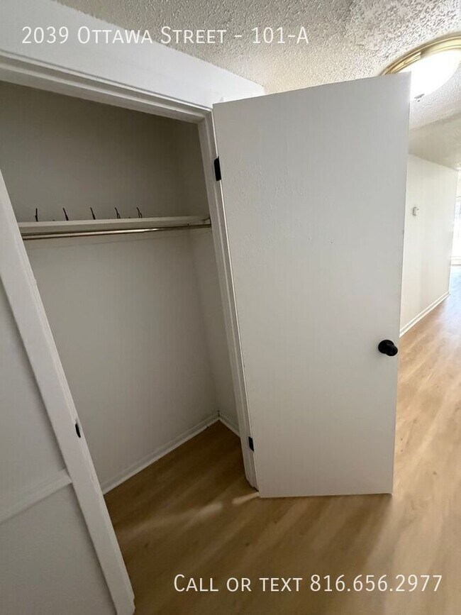 Building Photo - 2039 Ottawa St