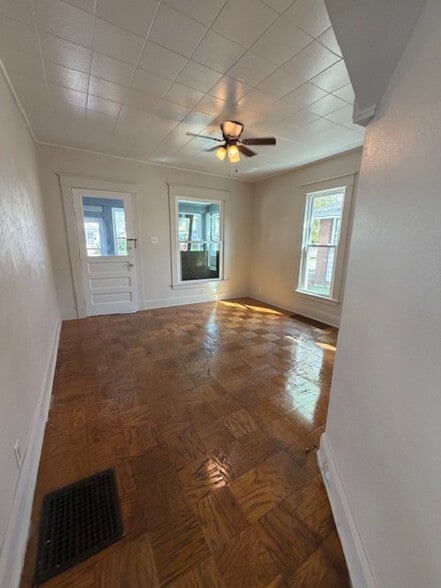 Building Photo - 819 S 24th St