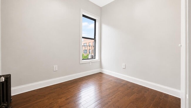 Building Photo - 2254 5th Ave