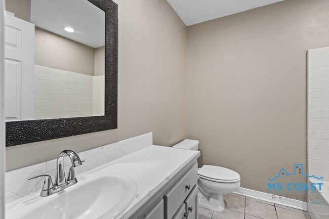 Building Photo - 108 N Island View Ave