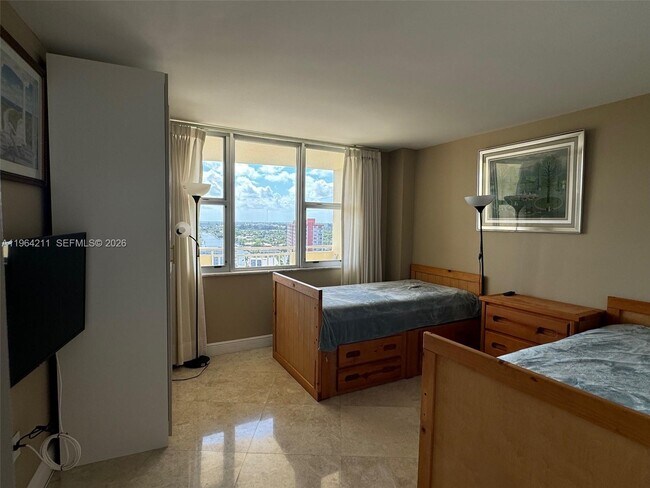 Building Photo - 3180 S Ocean Dr