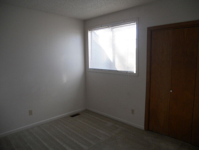 Building Photo - 2308 Lowell Dr