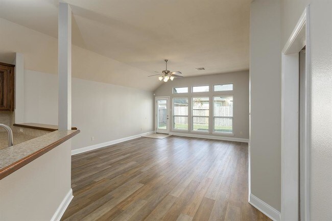 Building Photo - 13043 Sweetgum Shores Dr