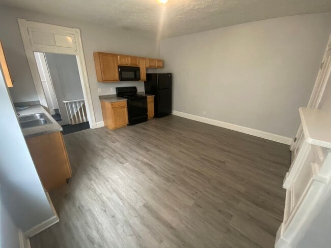 Building Photo - SPRING LEASING SPECIAL 1/2 OFF 1ST MONTHS ...