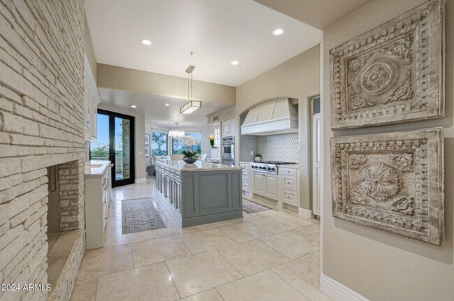 Building Photo - Beautiful custom home with backyard Oasis!
