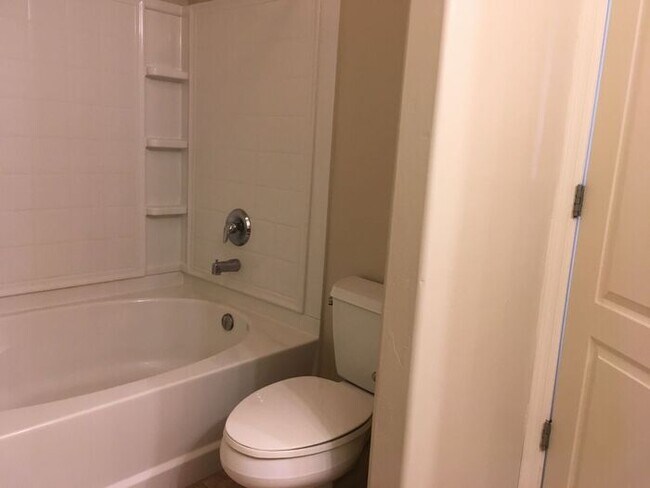 Building Photo - Sun-Drenched 3BR Tucson Residence with Expansive Backyard & Covered Patio