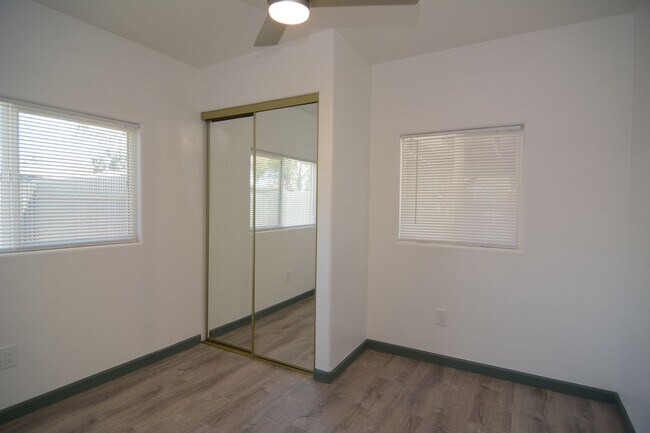 Building Photo - Remodeled 2 Bedroom 1 Bath Duplex! Great Central Tucson Location!