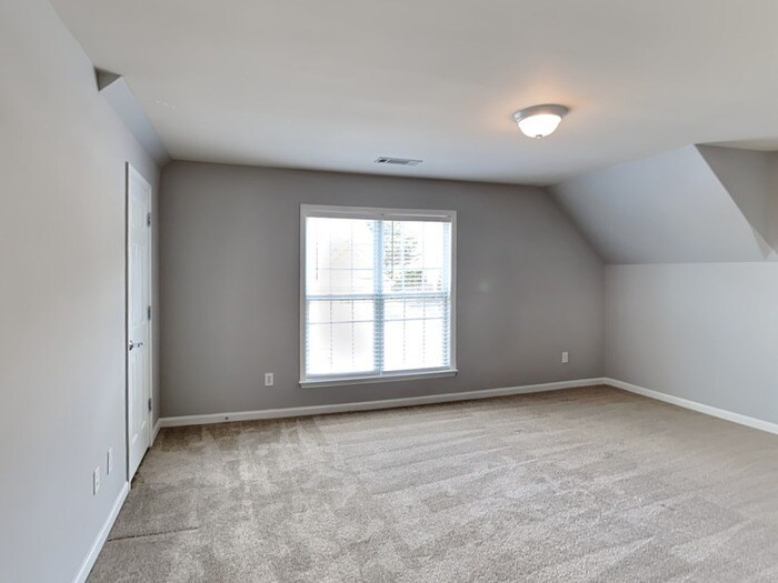 Building Photo - 755 Earlham Dr