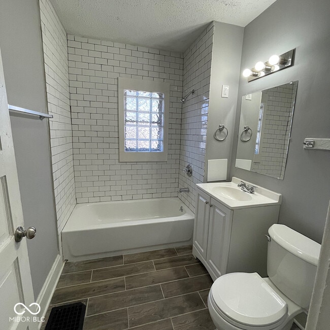 Building Photo - 854 N Tacoma Ave