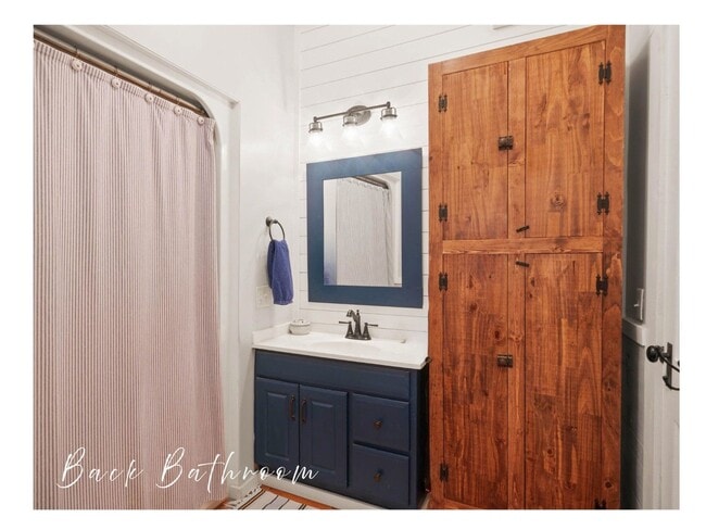 Building Photo - 208 Bartlett St