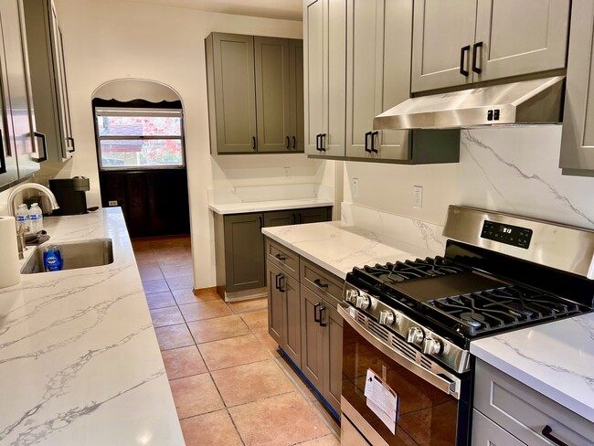 Building Photo - 4096 Ibis St