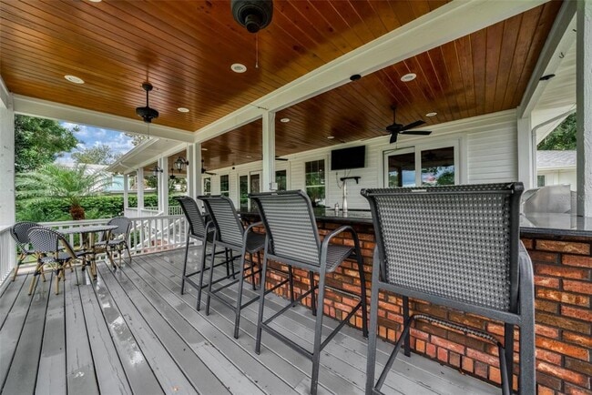 Building Photo - 2551 Lakeview Dr