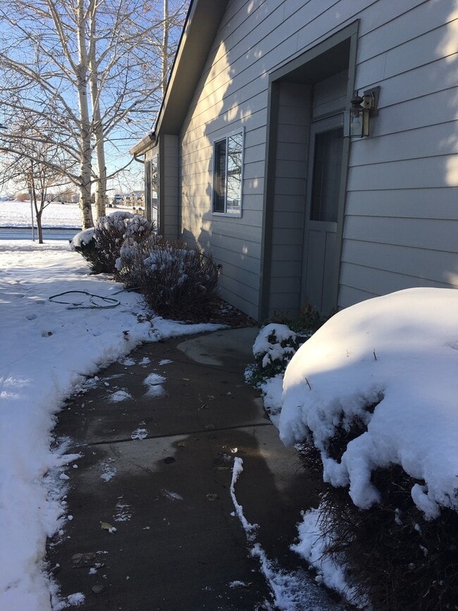 Building Photo - 2 Bedroom, 2 Bathroom Townhouse