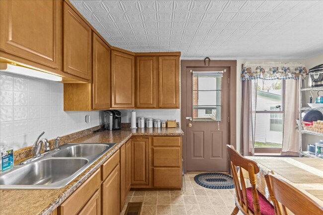 Building Photo - 423 E Alburgh Rd
