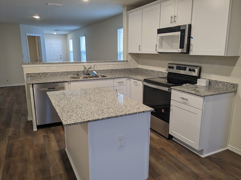 Kitchen - 6826 Turnpike
