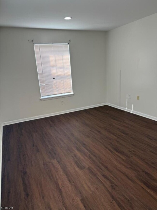 Building Photo - 751 Summer Ave