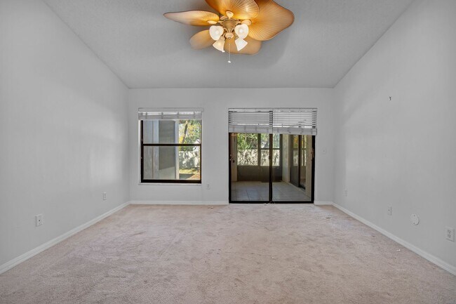 Building Photo - Spacious 3 Bedroom 2 Bath Condo in Gated Community of La Vita