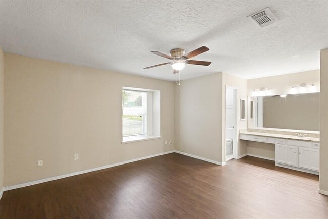 Building Photo - 6934 Renfro Dr