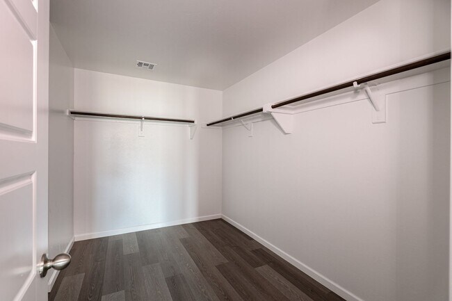 Building Photo - Brand New 4 Bed For Lease in Sara Park