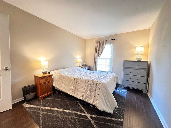 Building Photo - 1272 Villa Ln