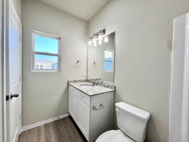 Building Photo - Brand New Duplex in New East Parks Community