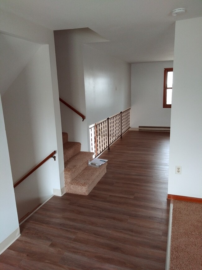 Building Photo - 628 Sunflower Dr