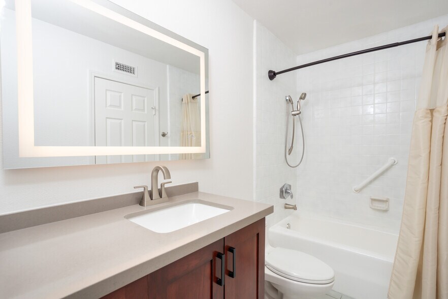 Building Photo - 5244 Edge Park Way