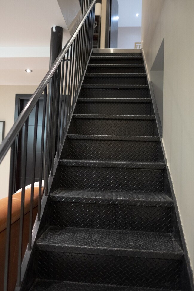 Building Photo - 5 W 101st St