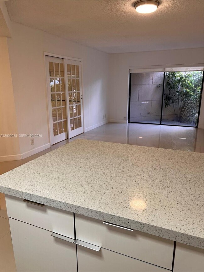 Building Photo - 8290 Lake Dr