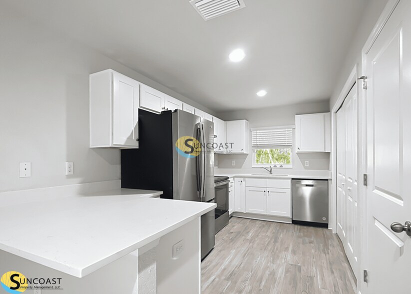 Building Photo - 9030 N Travis Dr