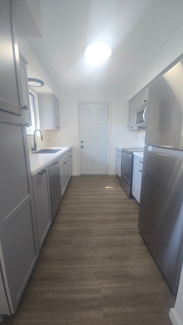 Building Photo - 2 Bedroom 1.5 Bath available now